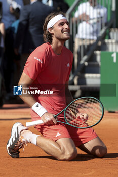 2024-04-13 - Stefanos Tsitsipas of Greece celebrates winning his semi-final against Jannik Sinner of Italy during day seven of the Rolex Monte-Carlo 2024, ATP Masters 1000 tennis event on April 13, 2024 at Monte-Carlo Country Club in Roquebrune Cap Martin, France - TENNIS - ROLEX MONTE CARLO MASTERS 2024 - 13/04 - INTERNATIONALS - TENNIS