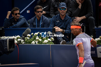 2024-04-17 - Nadal’s coach Carlos Moya and Rafael Nada (Spain) during a second round ATP 500 Barcelona Open Banc Sabadell 2024 match at Real Club de Tenis de Barcelona, in Barcelona, Spain on April 17, 2024. (Photo/Felipe Mondino) - ATP 500 BARCELONA OPEN BANC SABADELL 2024 - ALEX DE MINAUR (AUS) VS RAFAEL NADAL (ESP) - INTERNATIONALS - TENNIS