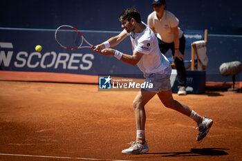 2024-04-19 - Cameron Norrie (UK) plays a backhand against Tomas Etcheverry (Argentina) during a quarterfinal ATP 500 Barcelona Open Banc Sabadell 2024 match at Real Club de Tenis de Barcelona, in Barcelona, Spain on April 19, 2024. Photo by Felipe Mondino - ATP 500 BARCELONA OPEN BANC SABADELL 2024 - CAMERON NORRIE (UK) VS TOMAS ETCHEVERRY (ARG) - INTERNATIONALS - TENNIS