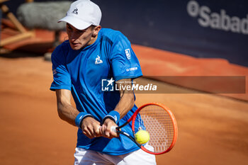 2024-04-19 - Matteo Arnaldi (Italy) plays a backhand against Casper Ruud (Norway) during a quarterfinal ATP 500 Barcelona Open Banc Sabadell 2024 match at Real Club de Tenis de Barcelona, in Barcelona, Spain on April 19, 2024. Photo by Felipe Mondino - ATP 500 BARCELONA OPEN BANC SABADELL 2024 - MATTEO ARNALDI (ITA) VS CASPER RUUD (NOR) - INTERNATIONALS - TENNIS