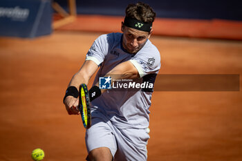 2024-04-19 - Casper Ruud (Norway) plays a backhand against Matteo Arnaldi (Italy) during a quarterfinal ATP 500 Barcelona Open Banc Sabadell 2024 match at Real Club de Tenis de Barcelona, in Barcelona, Spain on April 19, 2024. Photo by Felipe Mondino - ATP 500 BARCELONA OPEN BANC SABADELL 2024 - MATTEO ARNALDI (ITA) VS CASPER RUUD (NOR) - INTERNATIONALS - TENNIS