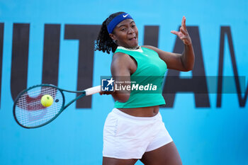 2024-04-22 - Hailey Baptiste of United States in action against Ariana Geerlings of Spain during the Mutua Madrid Open 2024, ATP Masters 1000 and WTA 1000, tennis tournament on April 22, 2024 at Caja Magica in Madrid, Spain - TENNIS - MUTUA MADRID OPEN 2024 - INTERNATIONALS - TENNIS