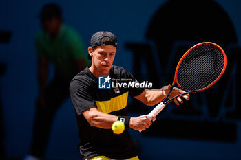 2024-04-22 - Diego Schwartzman of Argentina in action against Albert Ramos of Spain during the Mutua Madrid Open 2024, ATP Masters 1000 and WTA 1000, tennis tournament on April 22, 2024 at Caja Magica in Madrid, Spain - TENNIS - MUTUA MADRID OPEN 2024 - INTERNATIONALS - TENNIS