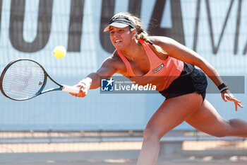 2024-04-22 - Jessica Bouzas Maneiro of Spain in action against Claire Liu of USA during the Mutua Madrid Open 2024, ATP Masters 1000 and WTA 1000, tennis tournament on April 22, 2024 at Caja Magica in Madrid, Spain - TENNIS - MUTUA MADRID OPEN 2024 - INTERNATIONALS - TENNIS