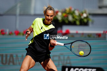 2024-04-23 - Arantxa Rus of The Netherlands in action against Bernarda Fruhvirtova of Czech Republic during the Mutua Madrid Open 2024, ATP Masters 1000 and WTA 1000, tennis tournament on April 23, 2024 at Caja Magica in Madrid, Spain - TENNIS - MUTUA MADRID OPEN 2024 - INTERNATIONALS - TENNIS