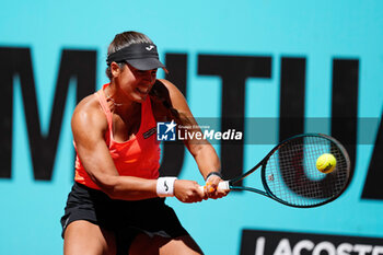 23/04/2024 - Jessica Bouzas of Spain in action against Sachia Vickery of United States during the Mutua Madrid Open 2024, ATP Masters 1000 and WTA 1000, tennis tournament on April 23, 2024 at Caja Magica in Madrid, Spain - TENNIS - MUTUA MADRID OPEN 2024 - INTERNAZIONALI - TENNIS