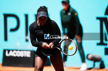 2024-04-23 - Sachia Vickery of United States in action against Jessica Bouzas of Spain during the Mutua Madrid Open 2024, ATP Masters 1000 and WTA 1000, tennis tournament on April 23, 2024 at Caja Magica in Madrid, Spain - TENNIS - MUTUA MADRID OPEN 2024 - INTERNATIONALS - TENNIS