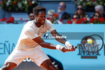 2024-04-24 - Gael Monfils of France in action against Luciano Darderi of Italy during the Mutua Madrid Open 2024, ATP Masters 1000 and WTA 1000, tennis tournament on April 24, 2024 at Caja Magica in Madrid, Spain - TENNIS - MUTUA MADRID OPEN 2024 - INTERNATIONALS - TENNIS