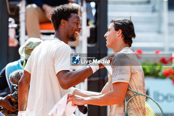 2024-04-24 - Gael Monfils of France and Luciano Darderi of Italy greet each other during the Mutua Madrid Open 2024, ATP Masters 1000 and WTA 1000, tennis tournament on April 24, 2024 at Caja Magica in Madrid, Spain - TENNIS - MUTUA MADRID OPEN 2024 - INTERNATIONALS - TENNIS