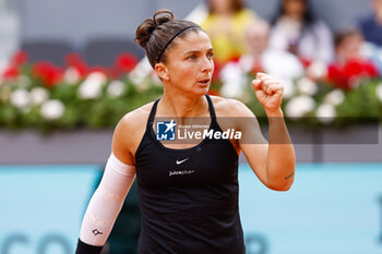 24/04/2024 - Sara Errani of Italy in action against Caroline Wozniacki of Denmark during the Mutua Madrid Open 2024, ATP Masters 1000 and WTA 1000, tennis tournament on April 24, 2024 at Caja Magica in Madrid, Spain - TENNIS - MUTUA MADRID OPEN 2024 - INTERNAZIONALI - TENNIS
