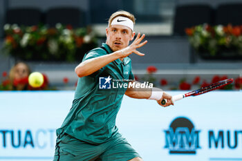 2024-04-24 - Denis Shapovalov of Canada in action against Facundo Diaz Acosta of Argentina during the Mutua Madrid Open 2024, ATP Masters 1000 and WTA 1000, tennis tournament on April 24, 2024 at Caja Magica in Madrid, Spain - TENNIS - MUTUA MADRID OPEN 2024 - INTERNATIONALS - TENNIS