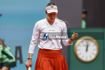 25/04/2024 - Donna Vekic of Croatia in action against Maria Sakkari of Greece during the Mutua Madrid Open 2024, ATP Masters 1000 and WTA 1000, tennis tournament on April 25, 2024 at Caja Magica in Madrid, Spain - TENNIS - MUTUA MADRID OPEN 2024 - INTERNAZIONALI - TENNIS