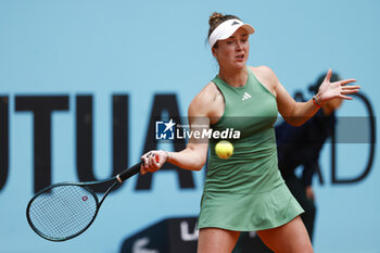 25/04/2024 - Elina Svitolina of Ukraine in action against Sara Sorribes Tormo of Spain during the Mutua Madrid Open 2024, ATP Masters 1000 and WTA 1000, tennis tournament on April 25, 2024 at Caja Magica in Madrid, Spain - TENNIS - MUTUA MADRID OPEN 2024 - INTERNAZIONALI - TENNIS