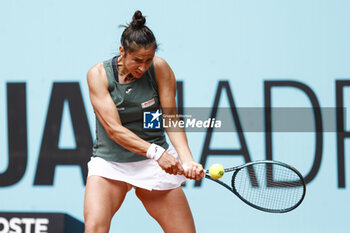 2024-04-25 - Sara Sorribes Tormo of Spain in action against Elina Svitolina of Ukraine during the Mutua Madrid Open 2024, ATP Masters 1000 and WTA 1000, tennis tournament on April 25, 2024 at Caja Magica in Madrid, Spain - TENNIS - MUTUA MADRID OPEN 2024 - INTERNATIONALS - TENNIS