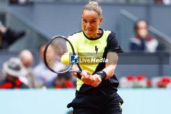 2024-04-25 - Arantxa Rus of Netherlands in action against Coco Gauff of USA during the Mutua Madrid Open 2024, ATP Masters 1000 and WTA 1000, tennis tournament on April 25, 2024 at Caja Magica in Madrid, Spain - TENNIS - MUTUA MADRID OPEN 2024 - INTERNATIONALS - TENNIS