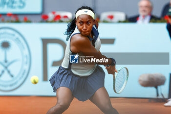 2024-04-25 - Coco Gauff of USA in action against Arantxa Rus of Netherlands during the Mutua Madrid Open 2024, ATP Masters 1000 and WTA 1000, tennis tournament on April 25, 2024 at Caja Magica in Madrid, Spain - TENNIS - MUTUA MADRID OPEN 2024 - INTERNATIONALS - TENNIS