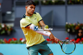 26/04/2024 - Carlos Alcaraz of Spain in action against Alexander Shevchenko of Kazakhstan during the Mutua Madrid Open 2024, ATP Masters 1000 and WTA 1000, tennis tournament on April 26, 2024 at Caja Magica in Madrid, Spain - TENNIS - MUTUA MADRID OPEN 2024 - INTERNAZIONALI - TENNIS
