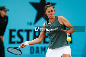 2024-04-27 - Sara Sorribes Tormo of Spain in action against Victoria Azarenka of Belarus during the Mutua Madrid Open 2024, ATP Masters 1000 and WTA 1000, tennis tournament on April 27, 2024 at Caja Magica in Madrid, Spain - TENNIS - MUTUA MADRID OPEN 2024 - INTERNATIONALS - TENNIS