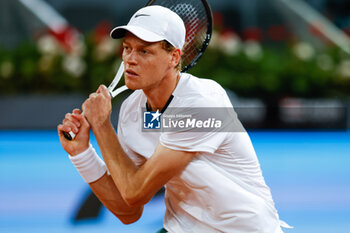 27/04/2024 - Jannik Sinner of Italy in action against Lorenzo Sonego of Italy during the Mutua Madrid Open 2024, ATP Masters 1000 and WTA 1000, tennis tournament on April 27, 2024 at Caja Magica in Madrid, Spain - TENNIS - MUTUA MADRID OPEN 2024 - INTERNAZIONALI - TENNIS