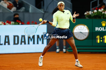 2024-04-27 - Coco Gauff of USA in action against Dayana Yastremska of Ukraine during the Mutua Madrid Open 2024, ATP Masters 1000 and WTA 1000, tennis tournament on April 27, 2024 at Caja Magica in Madrid, Spain - TENNIS - MUTUA MADRID OPEN 2024 - INTERNATIONALS - TENNIS