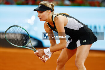 2024-04-27 - Dayana Yastremska of Ukraine in action against Coco Gauff of USA during the Mutua Madrid Open 2024, ATP Masters 1000 and WTA 1000, tennis tournament on April 27, 2024 at Caja Magica in Madrid, Spain - TENNIS - MUTUA MADRID OPEN 2024 - INTERNATIONALS - TENNIS
