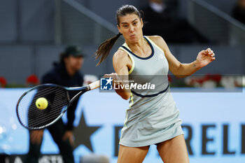 27/04/2024 - Sorana Cirstea of Romania in action against Iga Swiatek of Poland during the Mutua Madrid Open 2024, ATP Masters 1000 and WTA 1000, tennis tournament on April 27, 2024 at Caja Magica in Madrid, Spain - TENNIS - MUTUA MADRID OPEN 2024 - INTERNAZIONALI - TENNIS