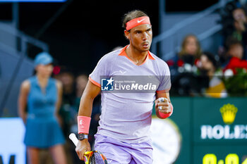 2024-04-27 - Rafael Nadal of Spain in action against Alex de Minaur of Australia during the Mutua Madrid Open 2024, ATP Masters 1000 and WTA 1000, tennis tournament on April 27, 2024 at Caja Magica in Madrid, Spain - TENNIS - MUTUA MADRID OPEN 2024 - INTERNATIONALS - TENNIS