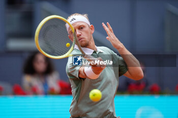 2024-04-28 - Alejandro Davidovich Fokina of Spain in action against Andrey Rublev of Russia during the Mutua Madrid Open 2024, ATP Masters 1000 and WTA 1000, tennis tournament on April 28, 2024 at Caja Magica in Madrid, Spain - TENNIS - MUTUA MADRID OPEN 2024 - INTERNATIONALS - TENNIS
