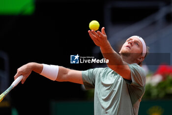 28/04/2024 - Alejandro Davidovich Fokina of Spain in action against Andrey Rublev of Russia during the Mutua Madrid Open 2024, ATP Masters 1000 and WTA 1000, tennis tournament on April 28, 2024 at Caja Magica in Madrid, Spain - TENNIS - MUTUA MADRID OPEN 2024 - INTERNAZIONALI - TENNIS