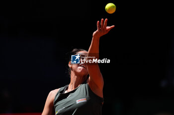 2024-04-29 - Sara Sorribes of Spain in action against Iga Swiatek of Poland during the Mutua Madrid Open 2024, ATP Masters 1000 and WTA 1000, tennis tournament on April 29, 2024 at Caja Magica in Madrid, Spain - TENNIS - MUTUA MADRID OPEN 2024 - INTERNATIONALS - TENNIS