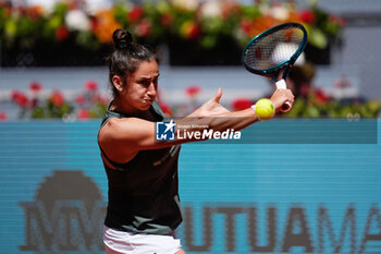 2024-04-29 - Sara Sorribes of Spain in action against Iga Swiatek of Poland during the Mutua Madrid Open 2024, ATP Masters 1000 and WTA 1000, tennis tournament on April 29, 2024 at Caja Magica in Madrid, Spain - TENNIS - MUTUA MADRID OPEN 2024 - INTERNATIONALS - TENNIS