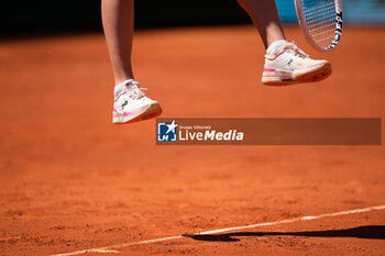 2024-04-29 - Iga Swiatek of Poland in action against Sara Sorribes of Spain during the Mutua Madrid Open 2024, ATP Masters 1000 and WTA 1000, tennis tournament on April 29, 2024 at Caja Magica in Madrid, Spain - TENNIS - MUTUA MADRID OPEN 2024 - INTERNATIONALS - TENNIS