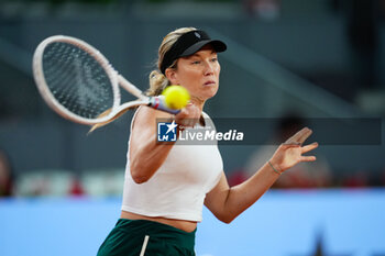 2024-04-29 - Danielle Collins of United States in action against Aryna Sabalenka of Belarus during the Mutua Madrid Open 2024, ATP Masters 1000 and WTA 1000, tennis tournament on April 29, 2024 at Caja Magica in Madrid, Spain - TENNIS - MUTUA MADRID OPEN 2024 - INTERNATIONALS - TENNIS