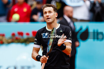 29/04/2024 - Casper Ruud of Norway celebrates after winning against Cameron Norrie of Great Britain during the Mutua Madrid Open 2024, ATP Masters 1000 and WTA 1000, tennis tournament on April 29, 2024 at Caja Magica in Madrid, Spain - TENNIS - MUTUA MADRID OPEN 2024 - INTERNAZIONALI - TENNIS