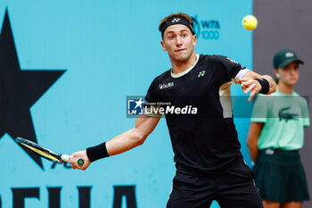 29/04/2024 - Casper Ruud of Norway in action against Cameron Norrie of Great Britain during the Mutua Madrid Open 2024, ATP Masters 1000 and WTA 1000, tennis tournament on April 29, 2024 at Caja Magica in Madrid, Spain - TENNIS - MUTUA MADRID OPEN 2024 - INTERNAZIONALI - TENNIS
