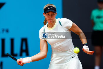 29/04/2024 - Mirra Andreeva of Russia in action against Jasmine Paolini of Italy during the Mutua Madrid Open 2024, ATP Masters 1000 and WTA 1000, tennis tournament on April 29, 2024 at Caja Magica in Madrid, Spain - TENNIS - MUTUA MADRID OPEN 2024 - INTERNAZIONALI - TENNIS