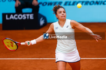29/04/2024 - Jasmine Paolini of Italy in action against Mirra Andreeva of Russia during the Mutua Madrid Open 2024, ATP Masters 1000 and WTA 1000, tennis tournament on April 29, 2024 at Caja Magica in Madrid, Spain - TENNIS - MUTUA MADRID OPEN 2024 - INTERNAZIONALI - TENNIS