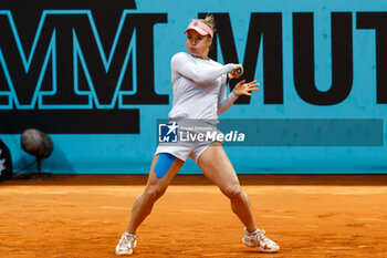 29/04/2024 - Yulia Putintseva of Kazakstan celebrates after winning against Daria Kasatkina of Russia during the Mutua Madrid Open 2024, ATP Masters 1000 and WTA 1000, tennis tournament on April 29, 2024 at Caja Magica in Madrid, Spain - TENNIS - MUTUA MADRID OPEN 2024 - INTERNAZIONALI - TENNIS