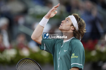 01/05/2024 - Andrey Rublev of Russia celebrates after winning against Carlos Alcaraz of Spain during the Mutua Madrid Open 2024, ATP Masters 1000 and WTA 1000, tennis tournament on May 1, 2024 at Caja Magica in Madrid, Spain - TENNIS - MUTUA MADRID OPEN 2024 - INTERNAZIONALI - TENNIS