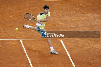 2024-05-01 - Carlos Alcaraz of Spain in action against Andrey Rublev of Russia during the Mutua Madrid Open 2024, ATP Masters 1000 and WTA 1000, tennis tournament on May 1, 2024 at Caja Magica in Madrid, Spain - TENNIS - MUTUA MADRID OPEN 2024 - INTERNATIONALS - TENNIS