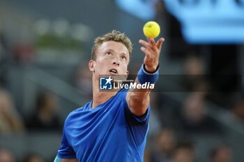 2024-04-30 - Jiri Lehecka of Czech Republic in action against Rafael Nadal of Spain during the Mutua Madrid Open 2024, ATP Masters 1000 and WTA 1000, tennis tournament on April 30, 2024 at Caja Magica in Madrid, Spain - TENNIS - MUTUA MADRID OPEN 2024 - INTERNATIONALS - TENNIS