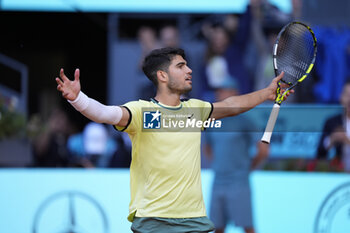 2024-04-30 - Carlos Alcaraz of Spain celebrates after winning against Jan-Lennard Struff of Germany during the Mutua Madrid Open 2024, ATP Masters 1000 and WTA 1000, tennis tournament on April 30, 2024 at Caja Magica in Madrid, Spain - TENNIS - MUTUA MADRID OPEN 2024 - INTERNATIONALS - TENNIS