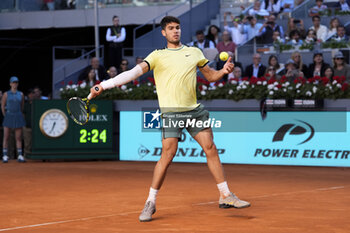 30/04/2024 - Carlos Alcaraz of Spain in action against Jan-Lennard Struff of Germany during the Mutua Madrid Open 2024, ATP Masters 1000 and WTA 1000, tennis tournament on April 30, 2024 at Caja Magica in Madrid, Spain - TENNIS - MUTUA MADRID OPEN 2024 - INTERNAZIONALI - TENNIS