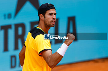 30/04/2024 - Karen Khachanov of Russia in action against Jannik Sinner of Italy during the Mutua Madrid Open 2024, ATP Masters 1000 and WTA 1000, tennis tournament on April 30, 2024 at Caja Magica in Madrid, Spain - TENNIS - MUTUA MADRID OPEN 2024 - INTERNAZIONALI - TENNIS