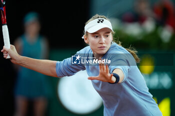 2024-05-02 - Elena Rybakina of Kazakhstan in action against Aryna Sabalenka of Belarus during the Mutua Madrid Open 2024, ATP Masters 1000 and WTA 1000, tennis tournament on May 2, 2024 at Caja Magica in Madrid, Spain - TENNIS - MUTUA MADRID OPEN 2024 - INTERNATIONALS - TENNIS