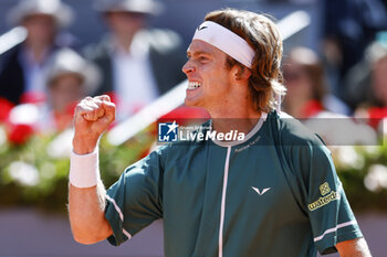 2024-05-03 - Andrey Rublev of Russia in action against Taylor Fritz of USA during the Mutua Madrid Open 2024, ATP Masters 1000 and WTA 1000, tennis tournament on May 3, 2024 at Caja Magica in Madrid, Spain - TENNIS - MUTUA MADRID OPEN 2024 - INTERNATIONALS - TENNIS