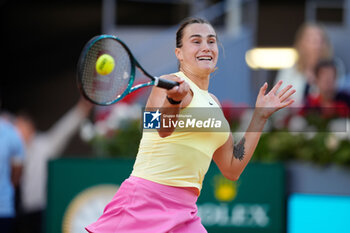 04/05/2024 - Aryna Sabalenka of Belarus in action against Iga Swiatek of Poland during the Mutua Madrid Open 2024, ATP Masters 1000 and WTA 1000, tennis tournament on May 4, 2024 at Caja Magica in Madrid, Spain - TENNIS - MUTUA MADRID OPEN 2024 - INTERNAZIONALI - TENNIS