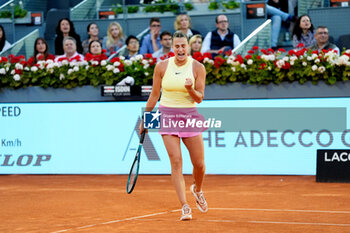 2024-05-04 - Aryna Sabalenka of Belarus in action against Iga Swiatek of Poland during the Mutua Madrid Open 2024, ATP Masters 1000 and WTA 1000, tennis tournament on May 4, 2024 at Caja Magica in Madrid, Spain - TENNIS - MUTUA MADRID OPEN 2024 - INTERNATIONALS - TENNIS
