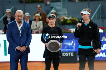 05/05/2024 - Laura Siegemund of Germany and Barbora Krejcikova of Czech Republic with the runner-up trophy after losing against Cristina Bucsa and Sara Sorribes of Spain during the Mutua Madrid Open 2024, ATP Masters 1000 and WTA 1000, tennis tournament on May 5, 2024 at Caja Magica in Madrid, Spain - TENNIS - MUTUA MADRID OPEN 2024 - INTERNAZIONALI - TENNIS