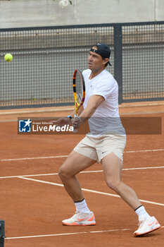 2024-05-08 - Rafael Nadal of Spain in action during a training session at Master 1000 Internazionali BNL D'Italia tournament in Rome, Italy, 08 May 2024. Fabrizio Corradetti / Livemedia - INTERNAZIONALI BNL D'ITALIA - INTERNATIONALS - TENNIS